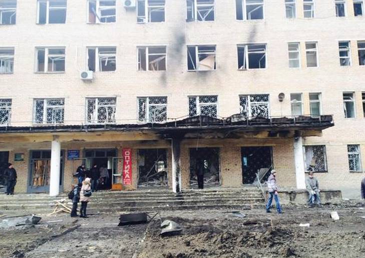 Снаряд попал в больницу Донецка, четверо погибли Снаряд попал в больницу Донецка, четверо погибли