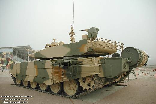 Новая пулеметная установка танка Т-90СМ способна поражать цели днем и ночью