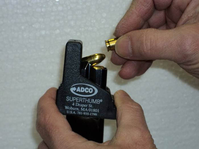 ADCO Super Thumb – спидлоадер для самозарядных пистолетов