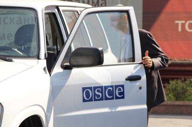 Автомобили миссии ОБСЕ под Луганском обстреляли из минометов со стороны украинской границы