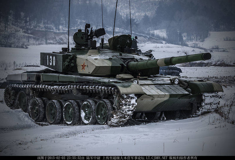 Китайские танки Тип 99А на учениях