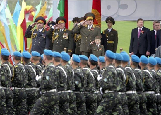 Новая редакция закона о военном положении в Беларуси. Бумажный щит для суверенитета