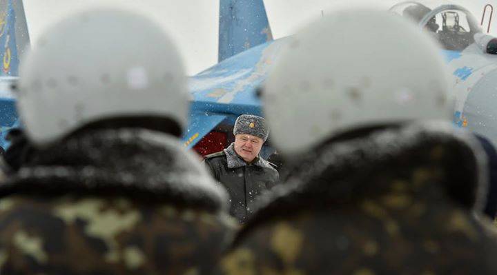 Порошенко готов объявить военное положение по всей стране Порошенко готов объявить военное положение по всей стране