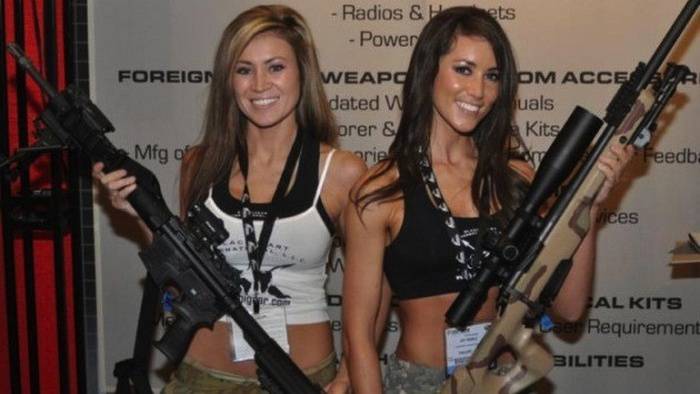 Все больше женщин приобщается к оружейной культуре