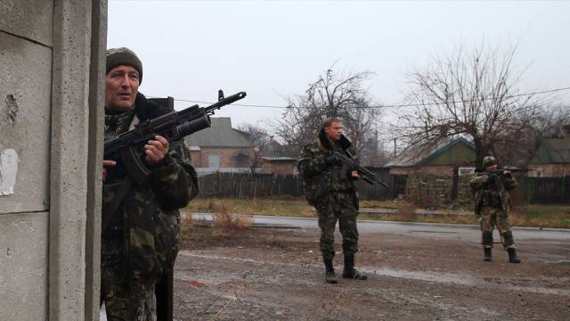 В ЛНР военные обстреляли блокпосты ополченцев из минометов