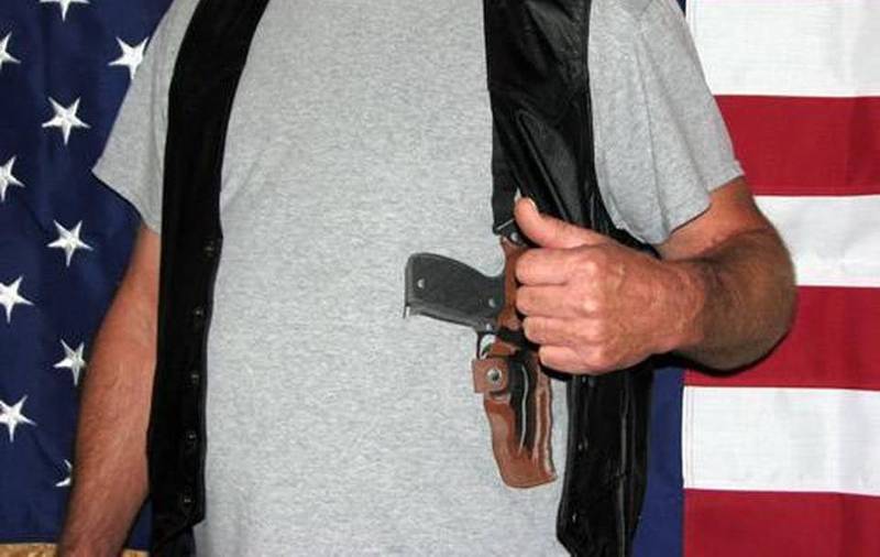 Футболки с реалистичными принтами оружия от компании Open Carry T-shirts Футболки с реалистичными принтами оружия от компании Open Carry T-shirts