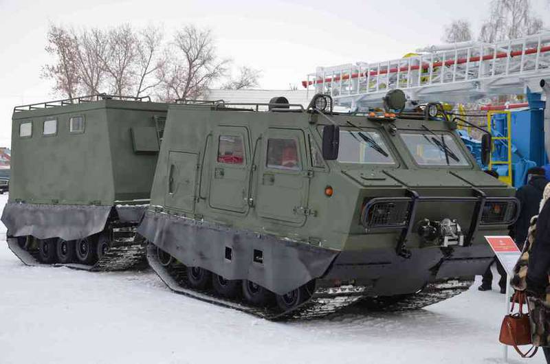 Впервые публично показали новейший арктический гусеничный транспортер ДТ-3ПМ