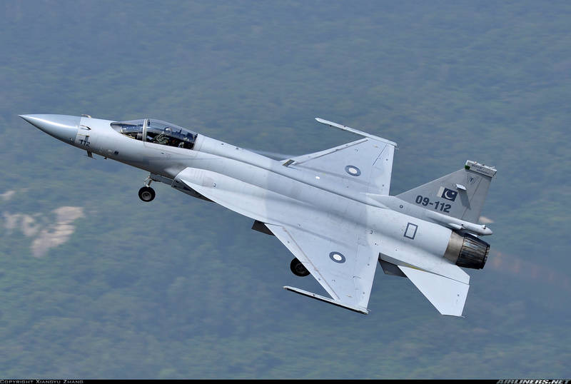 Пакистан предложил Болгарии приобрести истребители JF-17