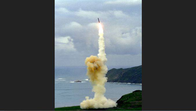 США испытали межконтинентальную ракету Minuteman-3