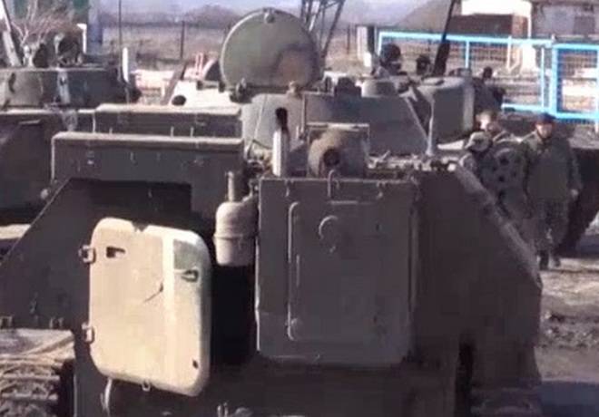 Ополченцы бригады «Призрак» восстанавливают трофейные танки и БТР
