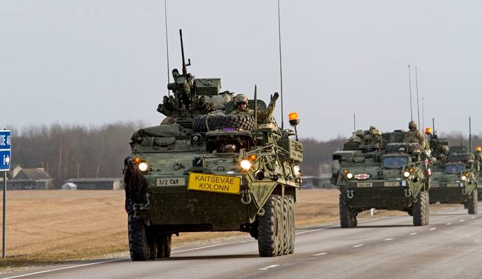 Колонна американской военной техники пересекла Латвию