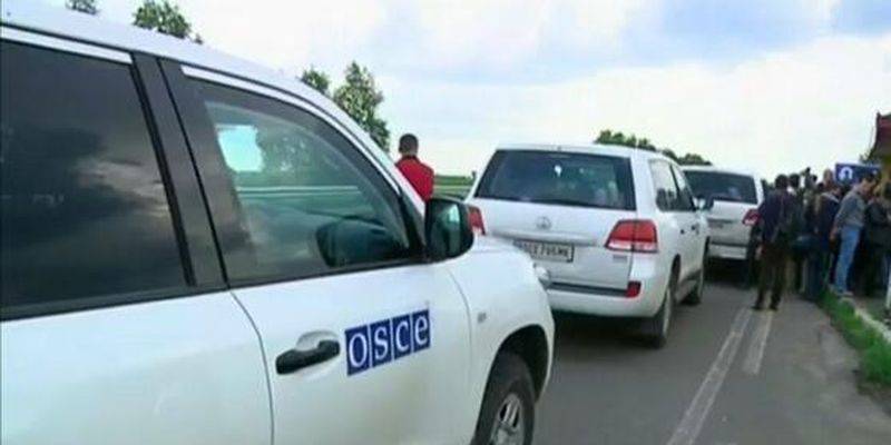 Украинские силовики проверяют гражданство наблюдателей ОБСЕ, выискивая россиян