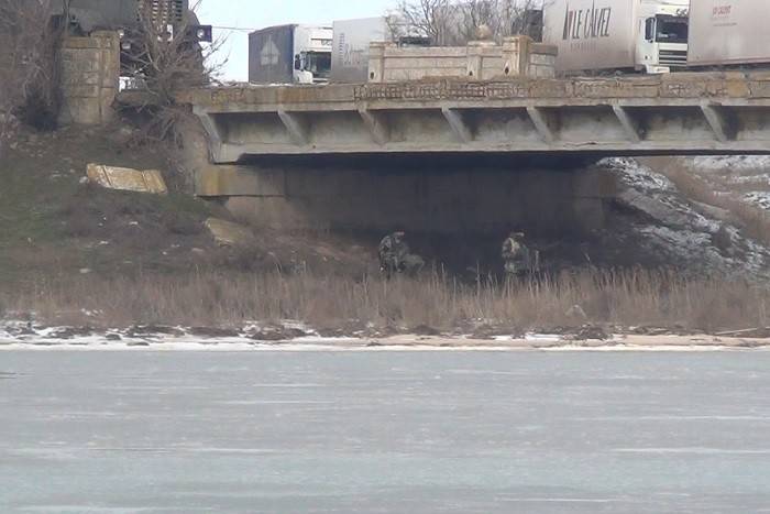 Украинские военные заминировали мосты на границе с Крымом