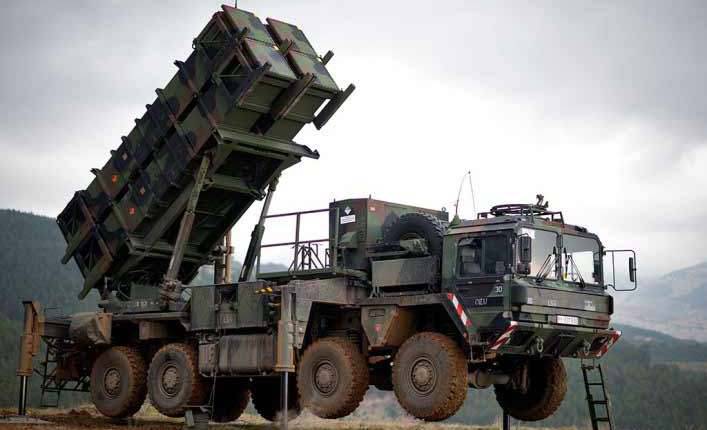 Америка экстренно развернула под Варшавой ракетные комплексы Patriot Америка экстренно развернула под Варшавой ракетные комплексы Patriot