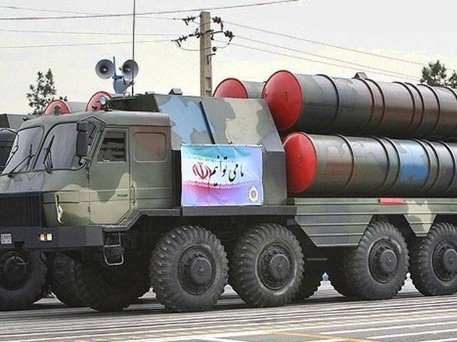 На параде в Тегеране появилась система "Бавар-373", аналог российской ЗРС С-300