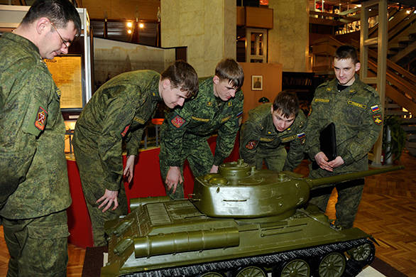Экипажи "Армат" и "Коалиций" прошли подготовку в Нижнем Тагиле и Екатеринбурге