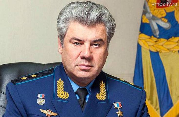 Главком ВВС России Виктор Бондарев пролетит 9 мая над Красной площадью на Ту-160 Главком ВВС России Виктор Бондарев пролетит 9 мая над Красной площадью на Ту-160