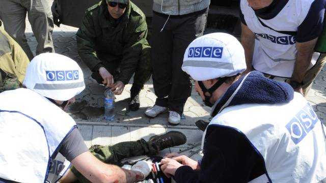 "Азов" открыл огонь по наблюдателям ОБСЕ