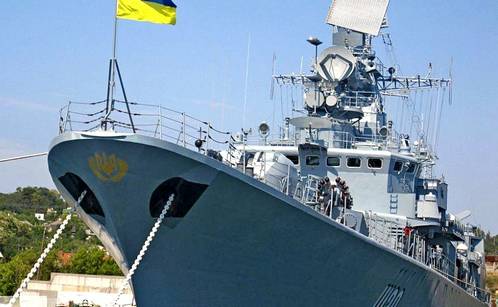 Флагман ВМС Украины удрал через Болгарию от крейсера «Москва»