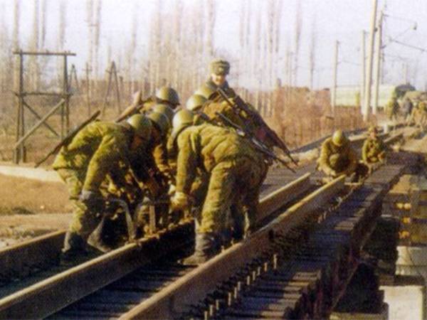 Железнодорожные войска РФ начали строить железную дорогу в обход Украины