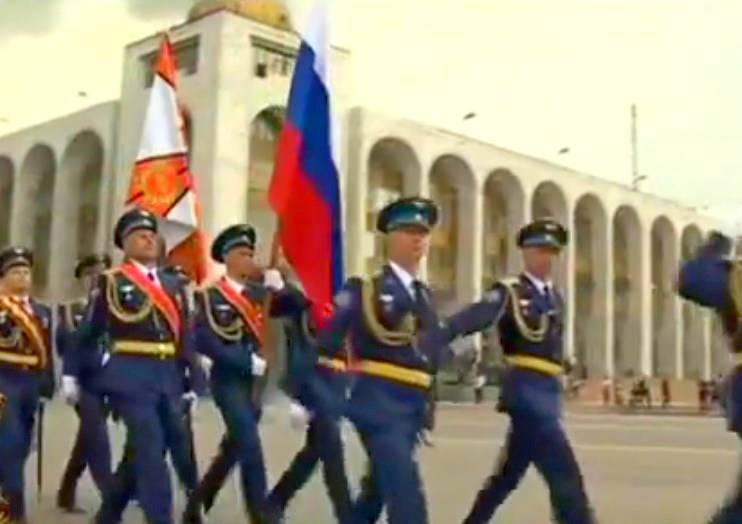 Российские военные примут участие в Параде Победы в Бишкеке