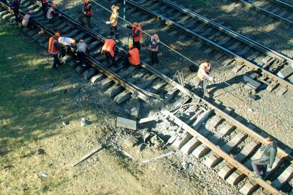 Украинские военные второй раз за месяц подорвали участок железной дороги в Донбассе