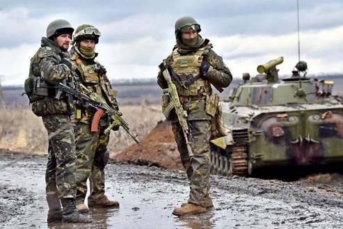 Киев готов терять тысячи солдат и территории ради санкций против России