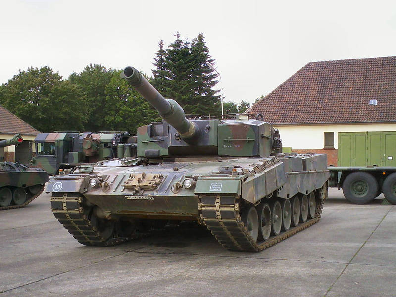 Бахрейн планирует приобрести испанские танки Leopard-2A4 Бахрейн планирует приобрести испанские танки Leopard-2A4