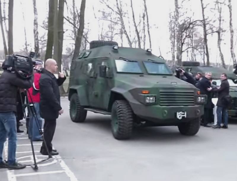 На Украине показали модернизированный бронеавтомобиль «Барс-8» На Украине показали модернизированный бронеавтомобиль «Барс-8»