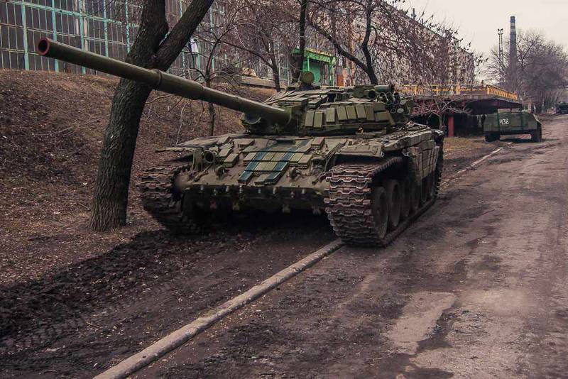 Фоторепортаж из Донецка: Ремонтная база трофейной техники армии ДНР