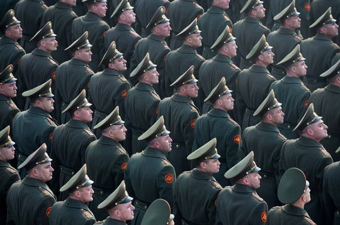 Около 14 тысяч военнослужащих ВС РФ готовы к ликвидации паводков и пожаров