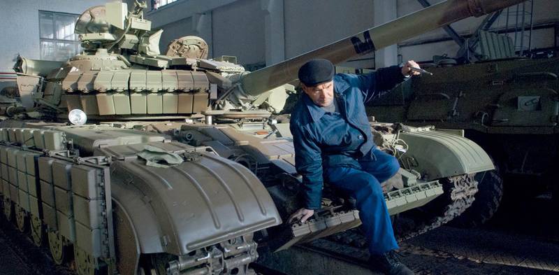 На Киевском бронетанковом заводе ремонтирует технику в три смены