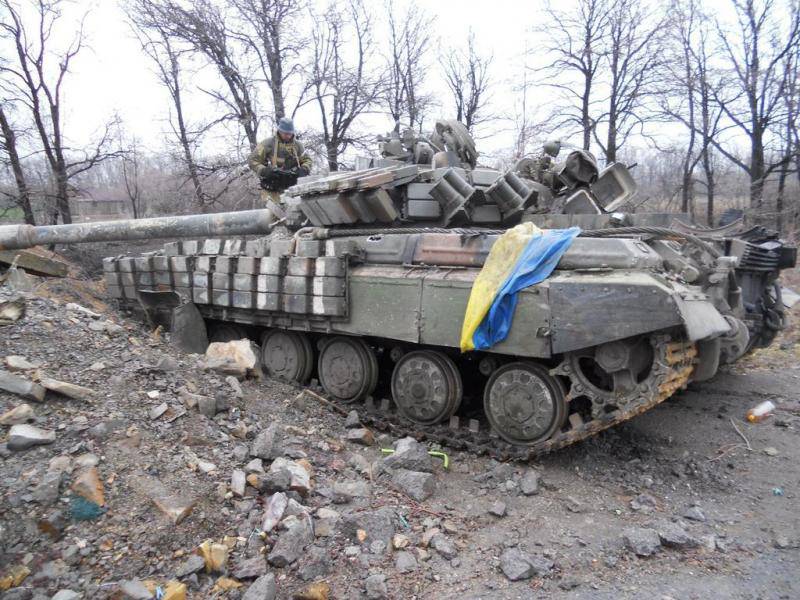 Укрармия заваливает Донбасс и трупами, и танками