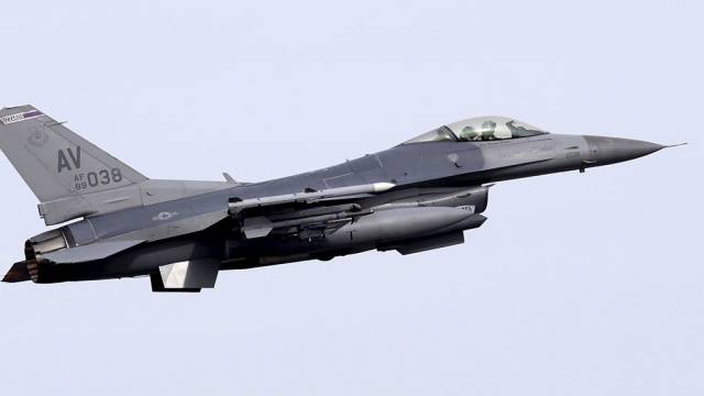 Истребитель F-16 ВВС Марокко из "аравийской коалиции" сбит в небе над Йеменом