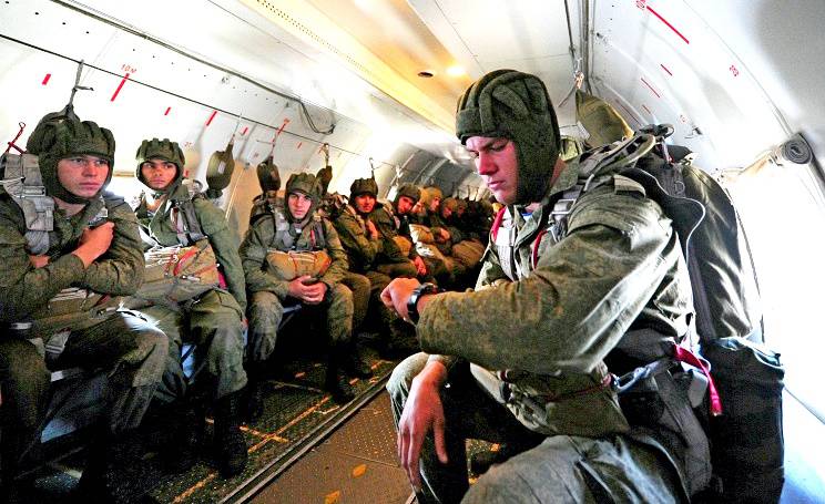 500 российских десантников перебрасывают в Душанбе