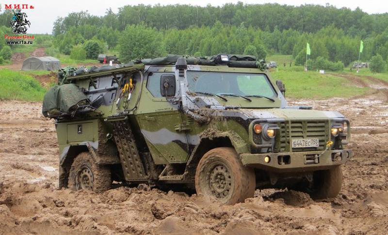 Бронированный автомобиль «Скорпион» испытывают чеченские омоновцы