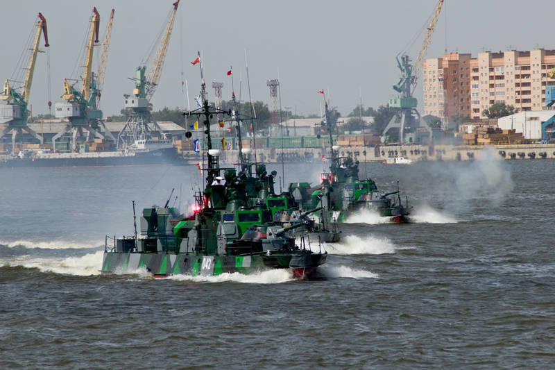 Корабли Каспийской флотилии вышли на стрельбы в Каспийское море