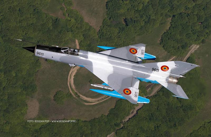 Рекламная фотосессия с МиГ-21