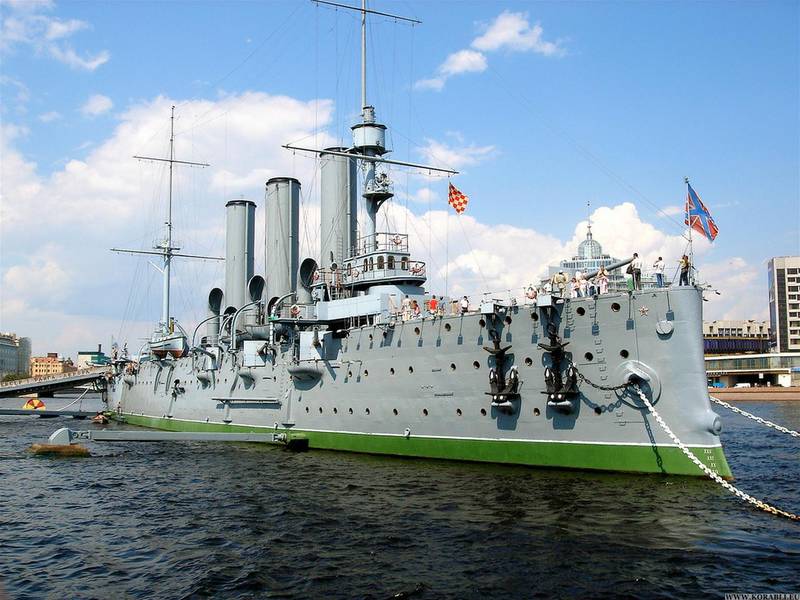 «Аврора»: легендарному крейсеру - 115 лет