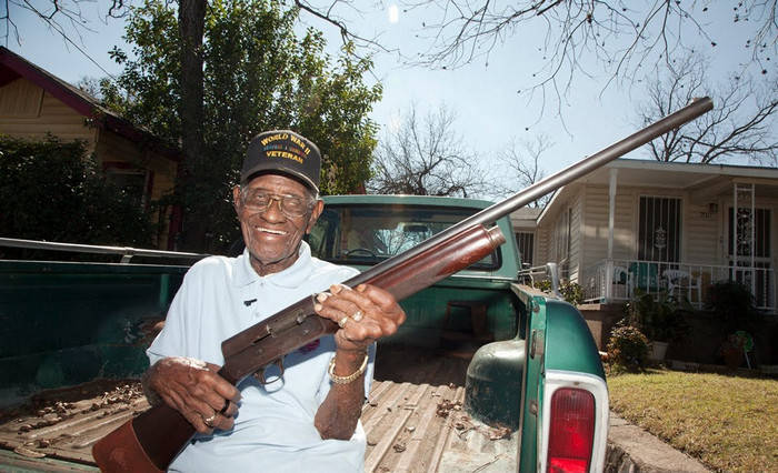 Самый старый американский ветеран Второй мировой войны показал свое оружие