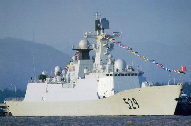 Ракетные фрегаты ВМС Китая вошли в Черное море