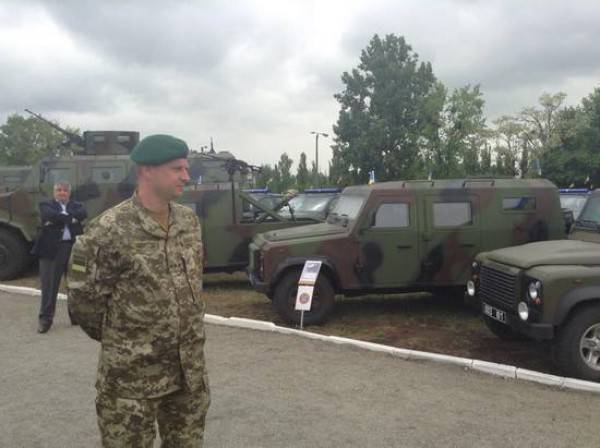 Украинские пограничники получили бронированные «Ленд Роверы»