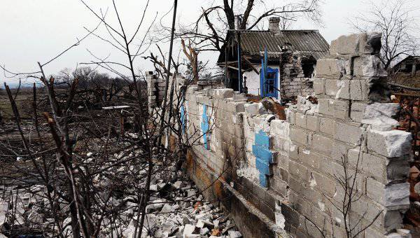 Украинские силовики обстреливают донецкий поселок Октябрьский Украинские силовики обстреливают донецкий поселок Октябрьский