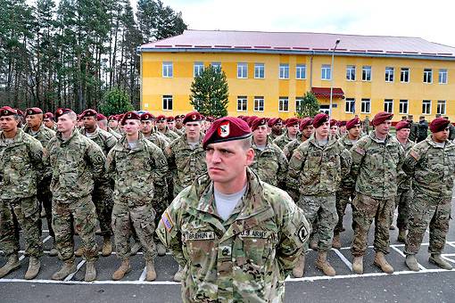 Высшее военное командование США едет на Украину