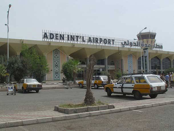 Сторонники йеменского президента Хади взяли под контроль аэропорт Адена после массированной бомбардировки