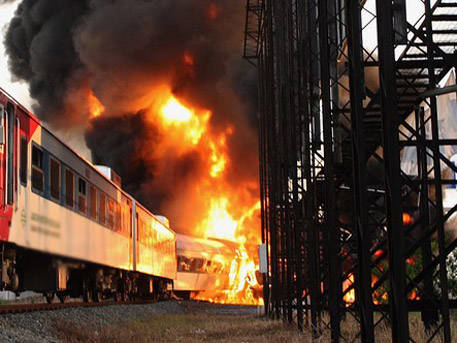 Силовики взорвали поезд под Ясиноватой