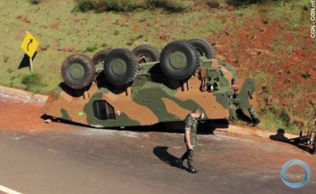 В Бразилии в аварию попал новейший бронетранспортер VBTP «Guarani»