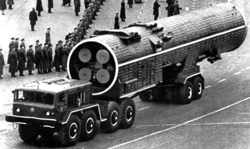 "Платформа О": в России разработаны тягачи для перевозки "Арматы" и тяжелых стратегических ракет "Сармат"