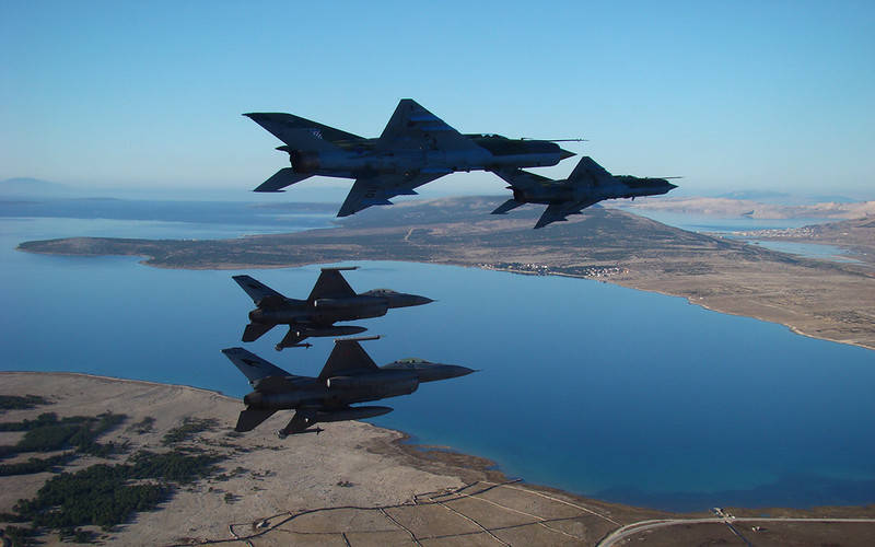 Итальянские истребители F-16 и хорватские МиГ-21 в одном строю