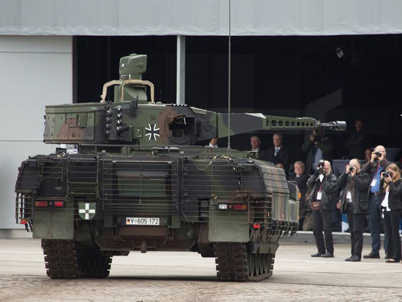 Сухопутные войска Германии приняли на вооружение первую серийную БМП "Пума"